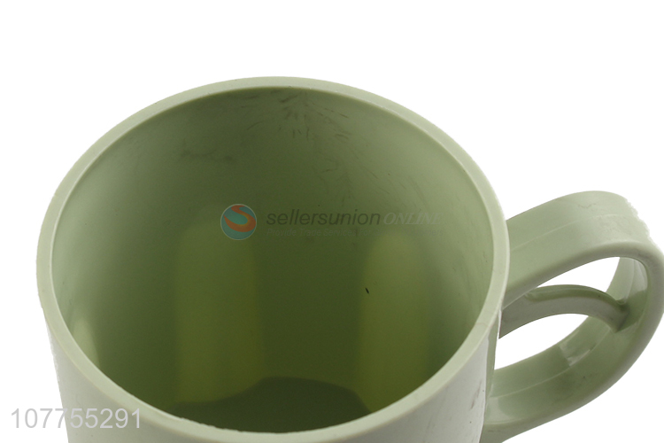 Creative Design Plastic Water Bottle Fashion Mug With Handle