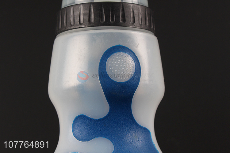 New arrival anti-slip plastic water bottle large capacity sports bottle