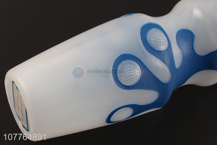 New arrival anti-slip plastic water bottle large capacity sports bottle