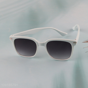 Yiwu market plastic frame <em>sunglasses</em> polarized <em>sunglasses</em> for sale